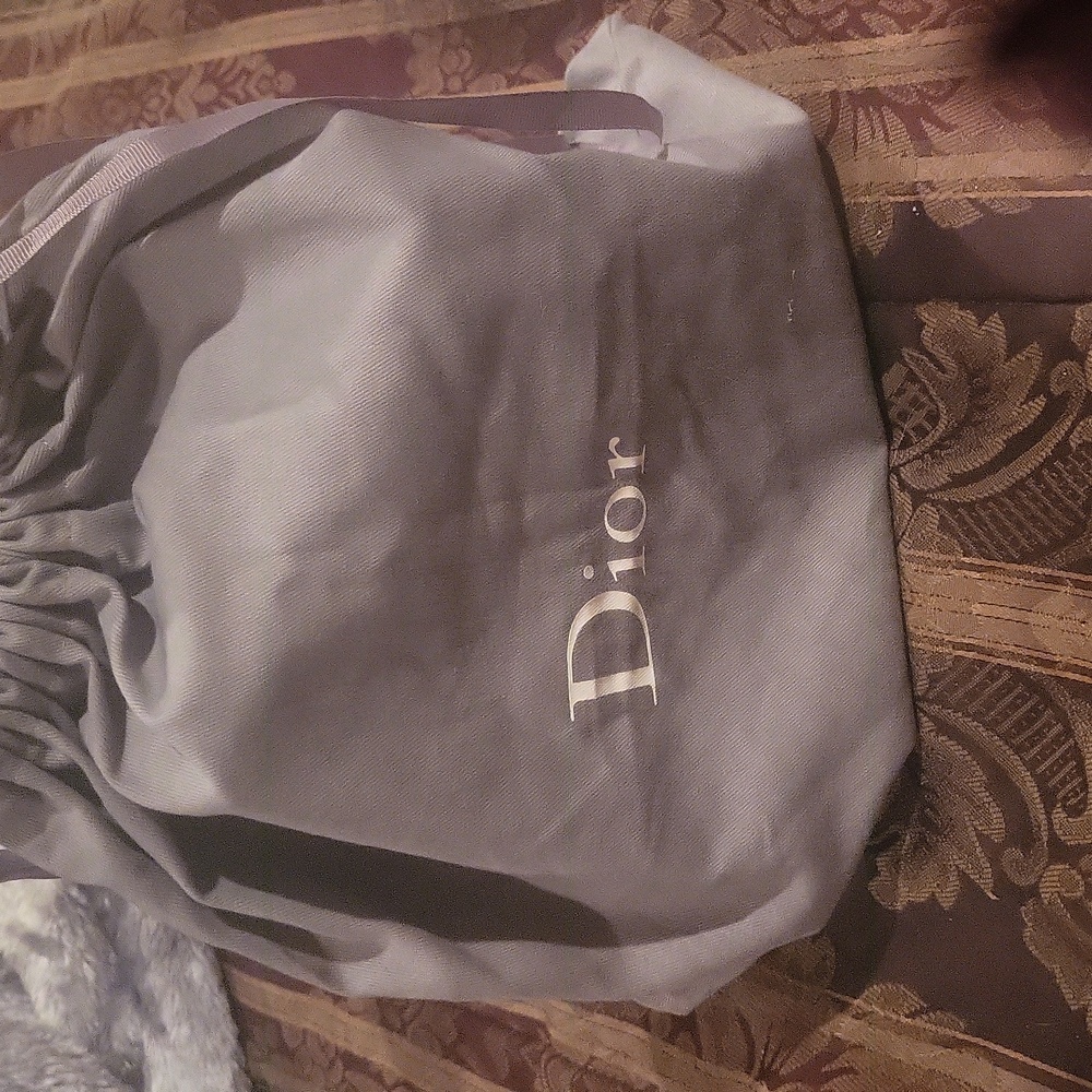 Dior Backstage Beauty Collection with Elegant White Bag And Dior Dustcover - Picture 6 of 6